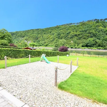 Holiday home Modern In Near Forest Hastiere-par-dela