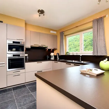 Holiday home Modern In Near Forest Hastiere-par-dela