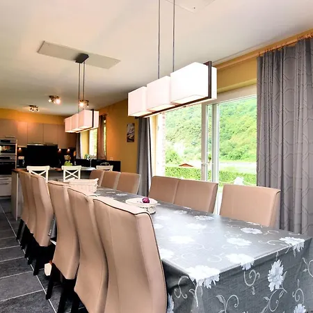 Holiday home Modern In Near Forest Hastiere-par-dela